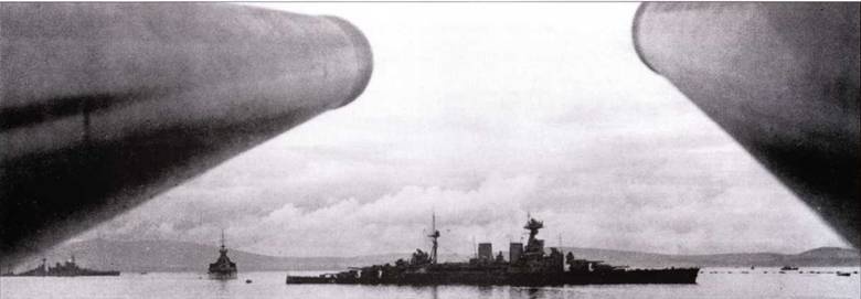 Британский линейный крейсер «Hood» Крупным планом Британский линейный крейсер «Hood» Крупным планом