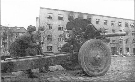 У стен Берлина У стен Берлина