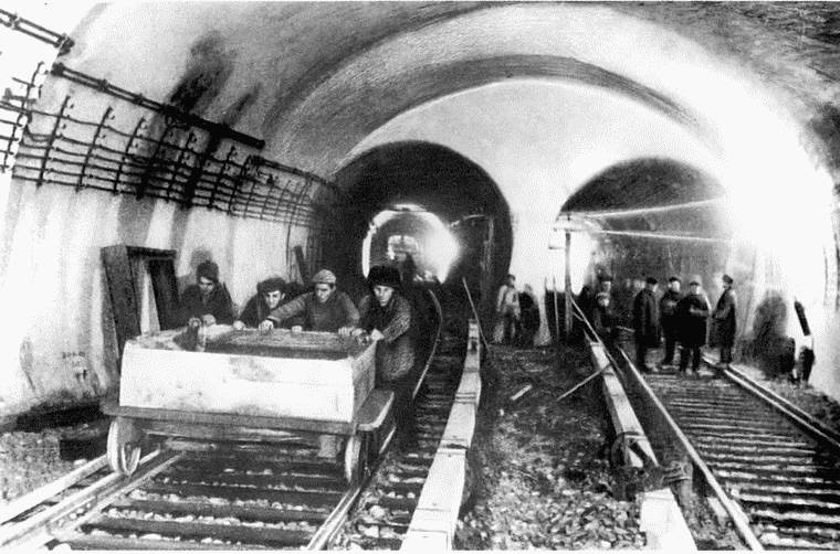 Московское метро. От первых планов до великой стройки сталинизма (1897-1935)