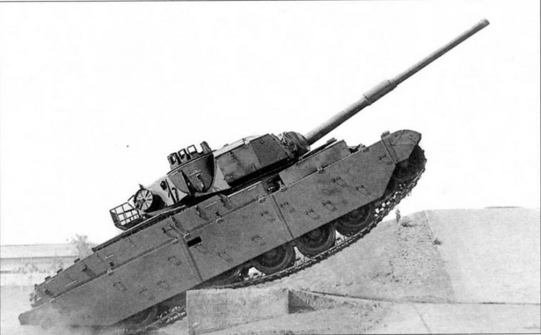 Основные боевые танки «Чифтен» и «Виккерс» Основные боевые танки «Чифтен» и «Виккерс»