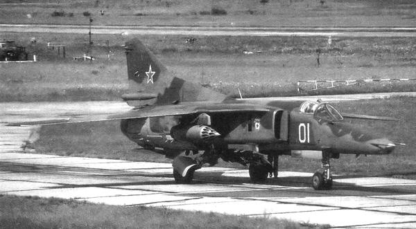 Истребитель-бомбардировщик МиГ-27