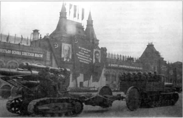 Артиллерийский тягач "Коминтерн". На службе у бога войны Артиллерийский тягач "Коминтерн". На службе у бога войны