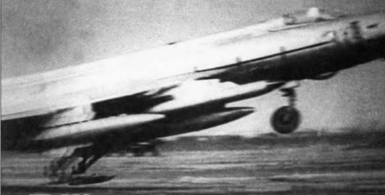 Истребитель-бомбардировщик Су-17