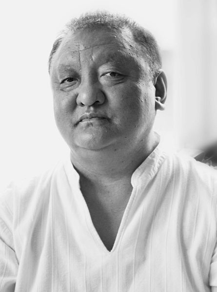 Золотой лебедь в бурных водах. Необыкновенная жизнь Десятого Кармапы Золотой лебедь в бурных водах. Необыкновенная жизнь Десятого Кармапы